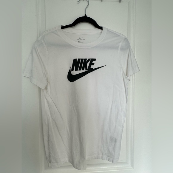 EUC Ladies Nike T-Shirt Large - Picture 1 of 1